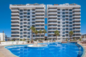 Stylish Condo with Pools Gym Sunset Bay Views